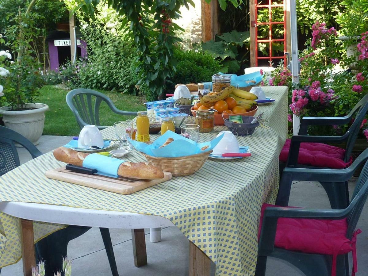 Le patio d'Eric B&B Aubigny-au-Bac Esterno foto